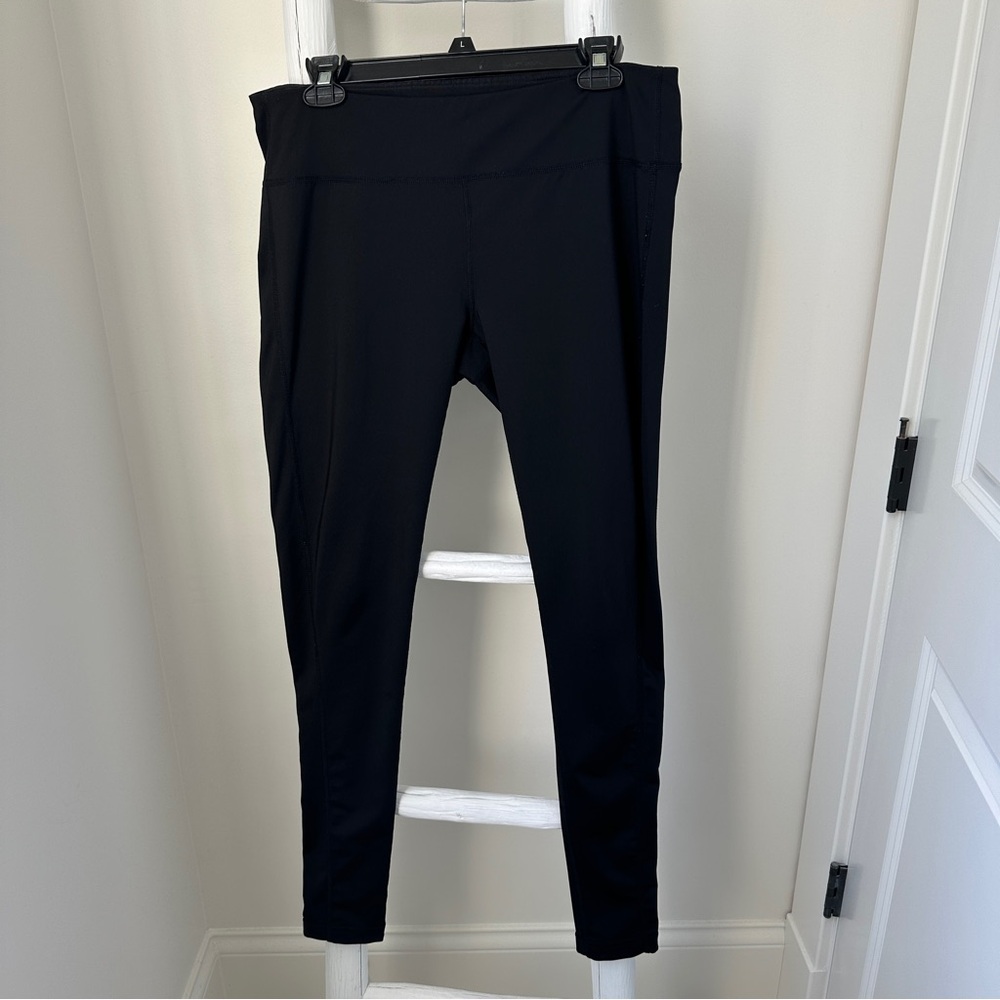 Zella Women’s Classic Black Athleisure Leggings 30” inseam Size Large